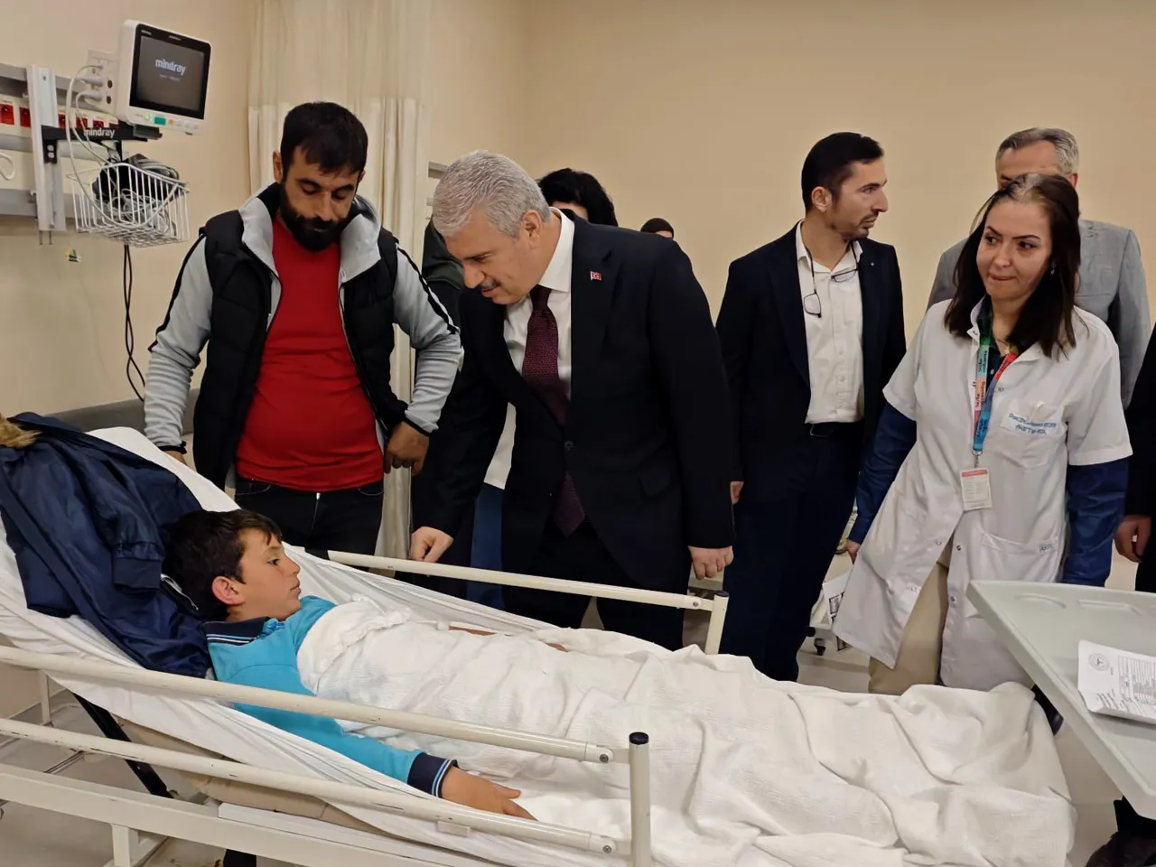 Servis aracı, belediye otobüsüyle çarpıştı! Yaralılar var