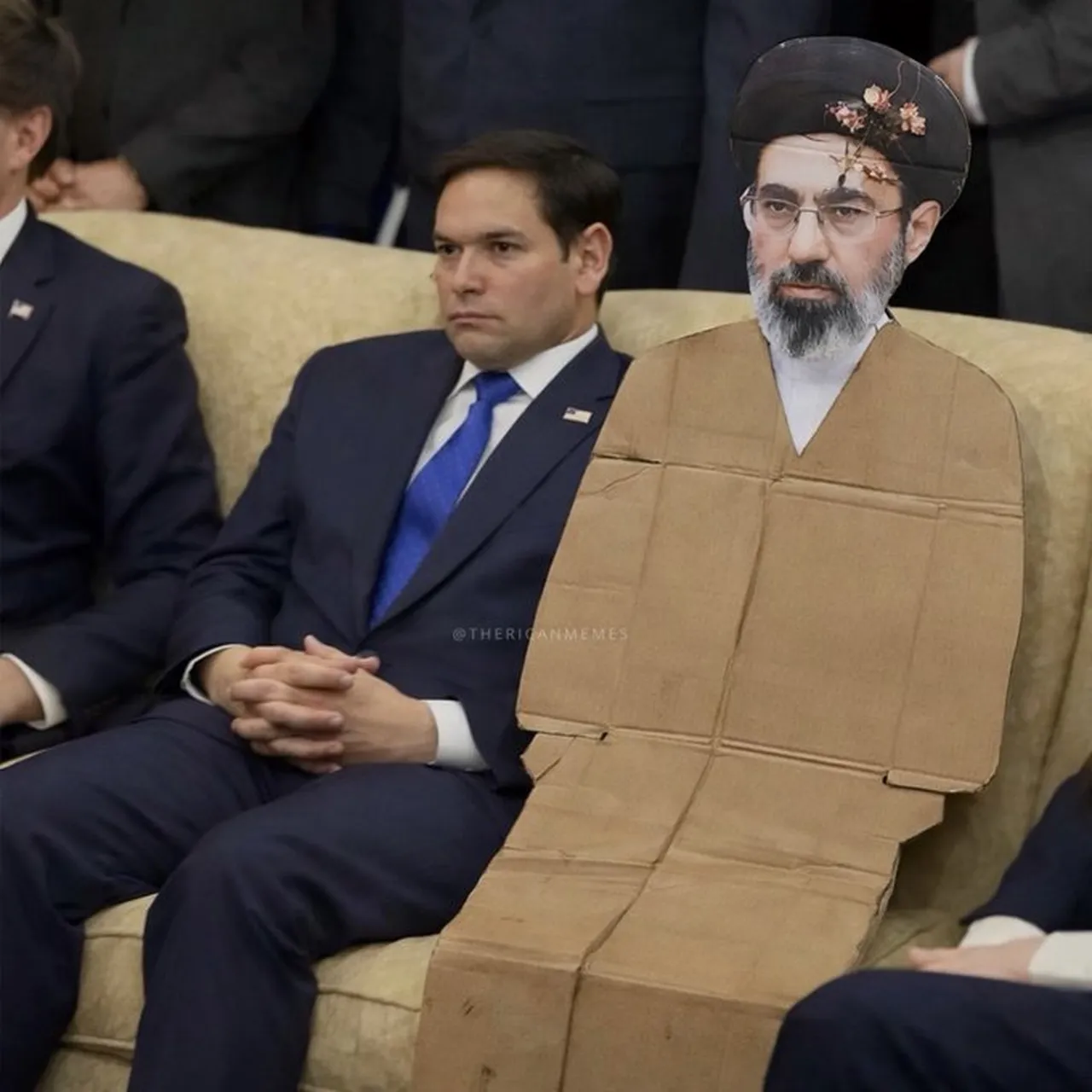 Sosyal medyada "Karton maket" bilmecesi: Mücteba Hamaney görüntüleri gerçek mi?