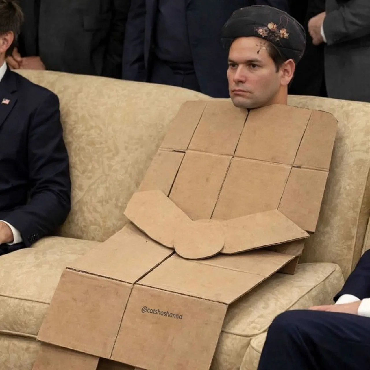 Sosyal medyada "Karton maket" bilmecesi: Mücteba Hamaney görüntüleri gerçek mi?