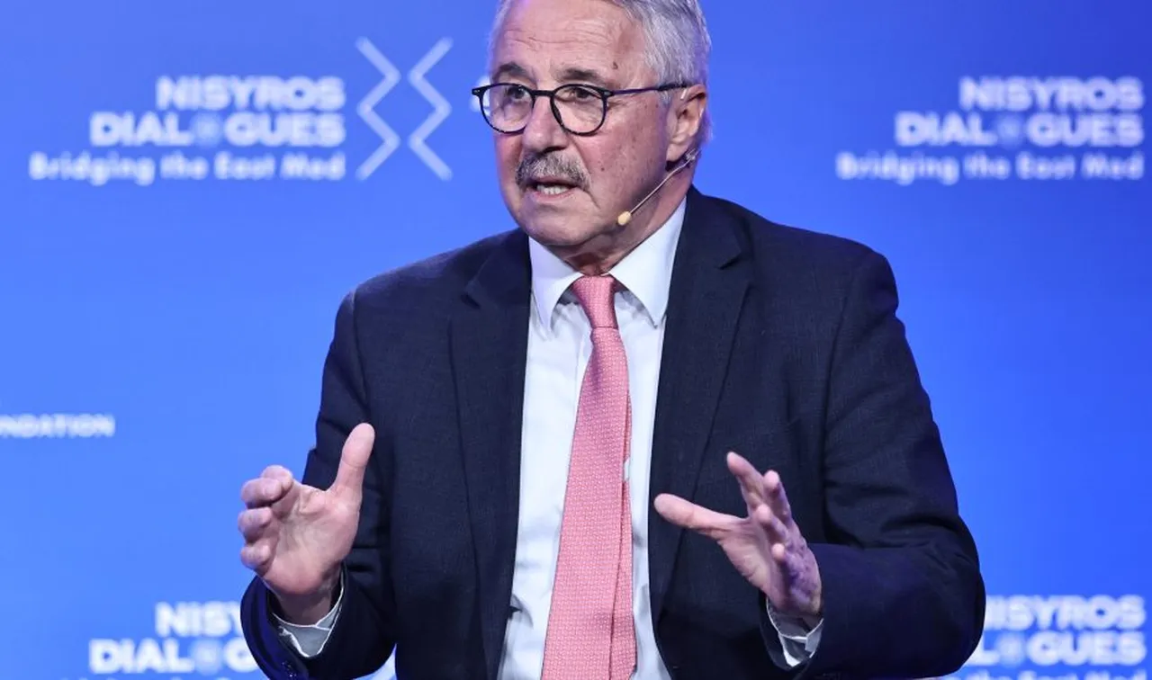 Yunanistan’ın kablo projesi yeniden duvara tosladı! Yunan milletvekili itiraf etti: "Türk donanması oldubittiye izin vermiyor!"