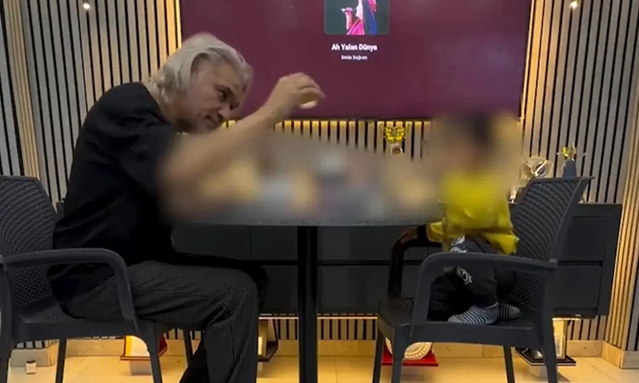 3 yaşındaki oğlunu alkol masasına oturttu: Tepki çeken baba gözaltında!