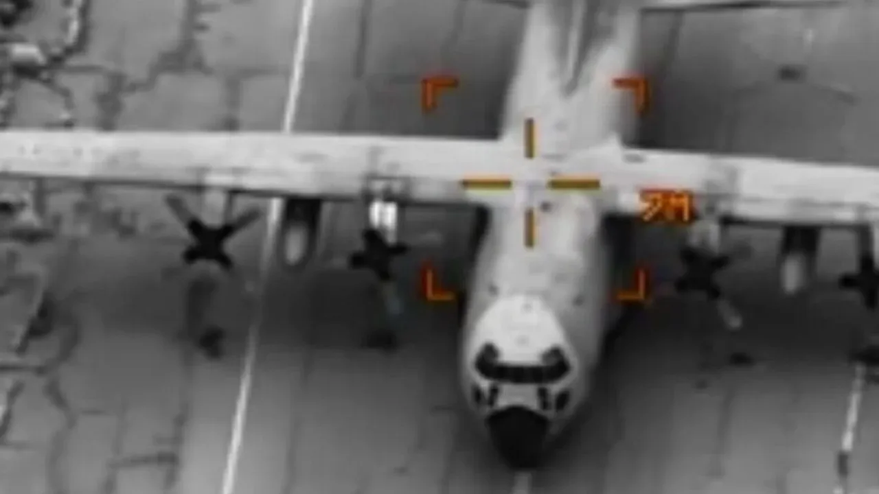 İran'a ait c-130 tipi askeri uçak vurulmadan önce