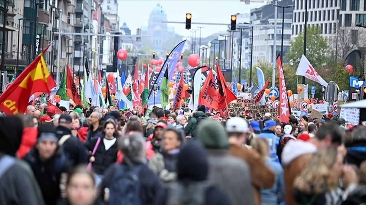 Avrupa ülkesinde grev nedeniyle hayat durdu! Toplu taşıma ve uçak seferleri iptal