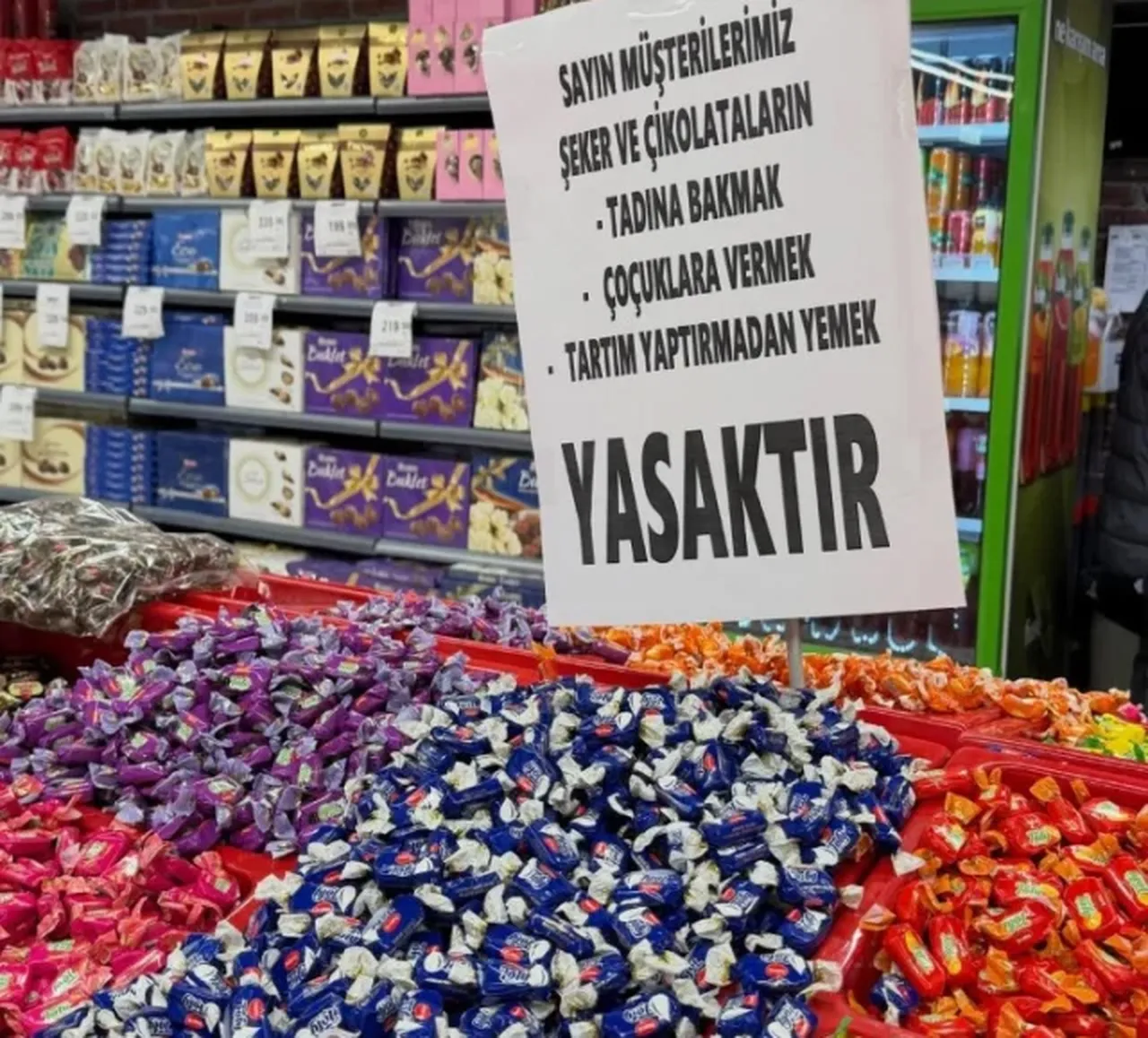 Bayram şekeri reyonunda tepki çeken uyarı! Notu görenler esnafı eleştirdi