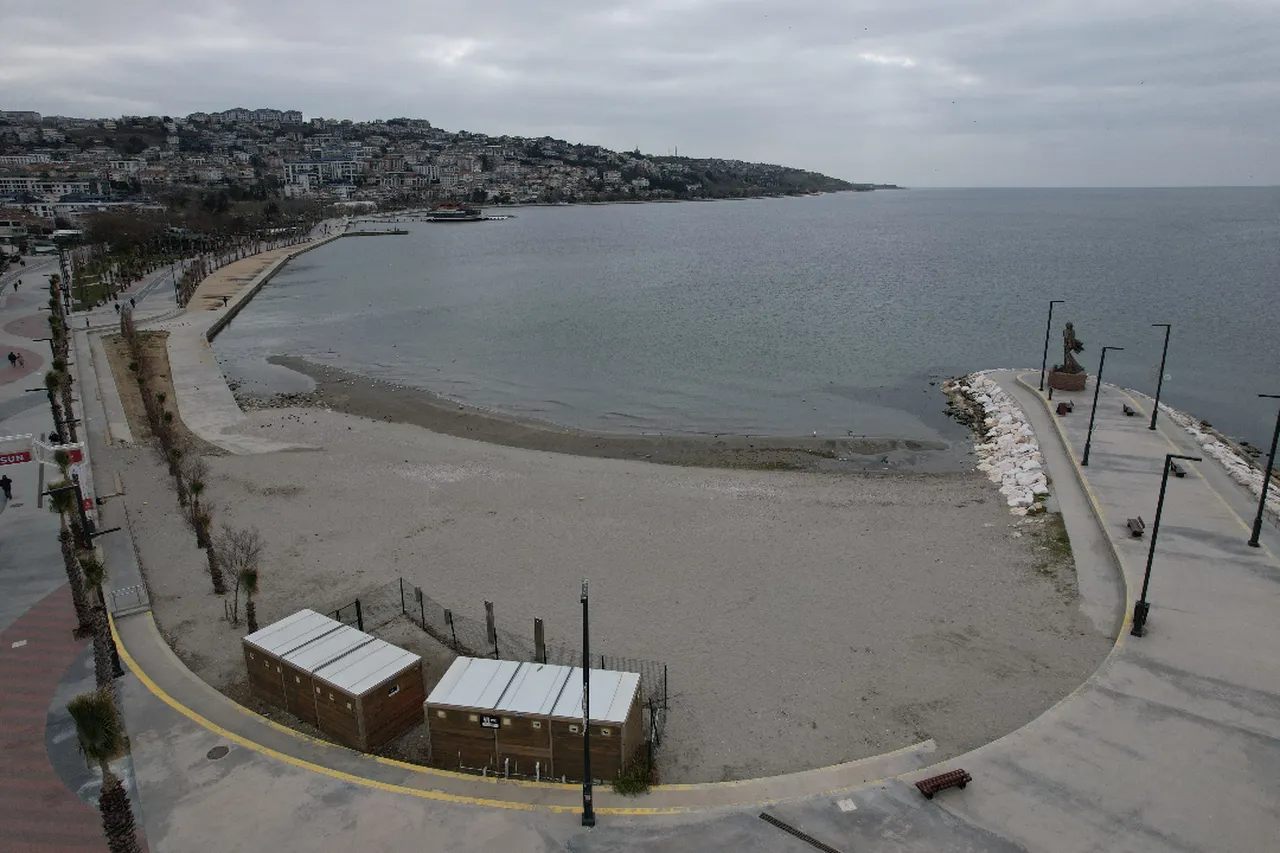 Büyükçekmece'de deniz suyu metrelerce çekildi!