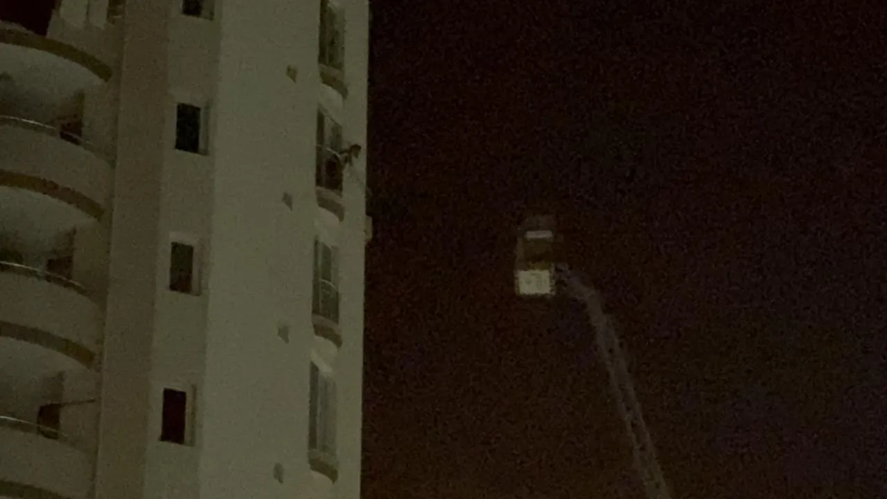 Elindeki kolonyayla yürekleri ağza getirdi: Kendimi ve evi yakacağım