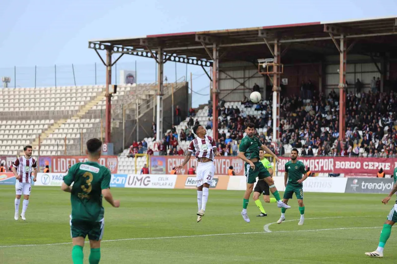 Esenler Erokspor-Bandırmaspor maçı hangi kanalda, saat kaçta? Şifresiz canlı yayın bilgileri belli oldu!