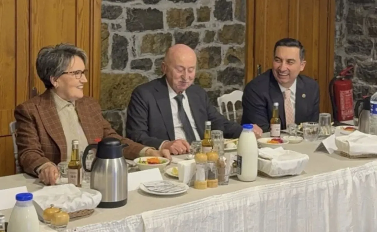Meral Akşener iftarda ortaya çıktı! Neşeli halleri dikkat çekti