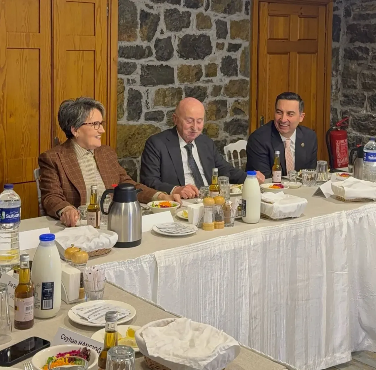 Meral Akşener iftarda ortaya çıktı! Neşeli hallerini görenler aynı yorumu yaptı
