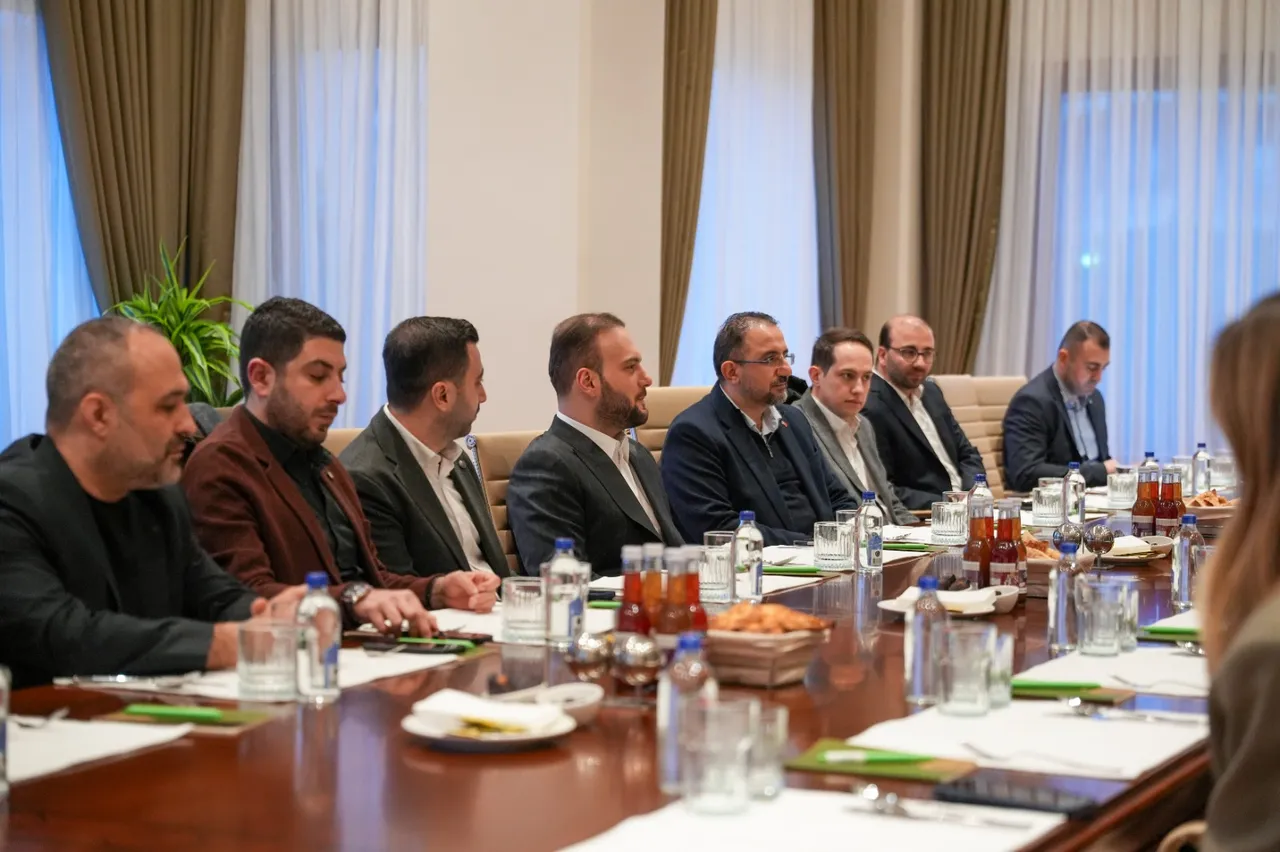 Pipet, çatal, tabak... Sıfır Atık Vakfı’ndan tek kullanımlık plastiklere karşı yeni hamle