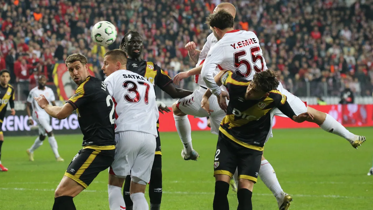 Samsunspor UEFA Konferans Ligi'nde turu zora soktu! 