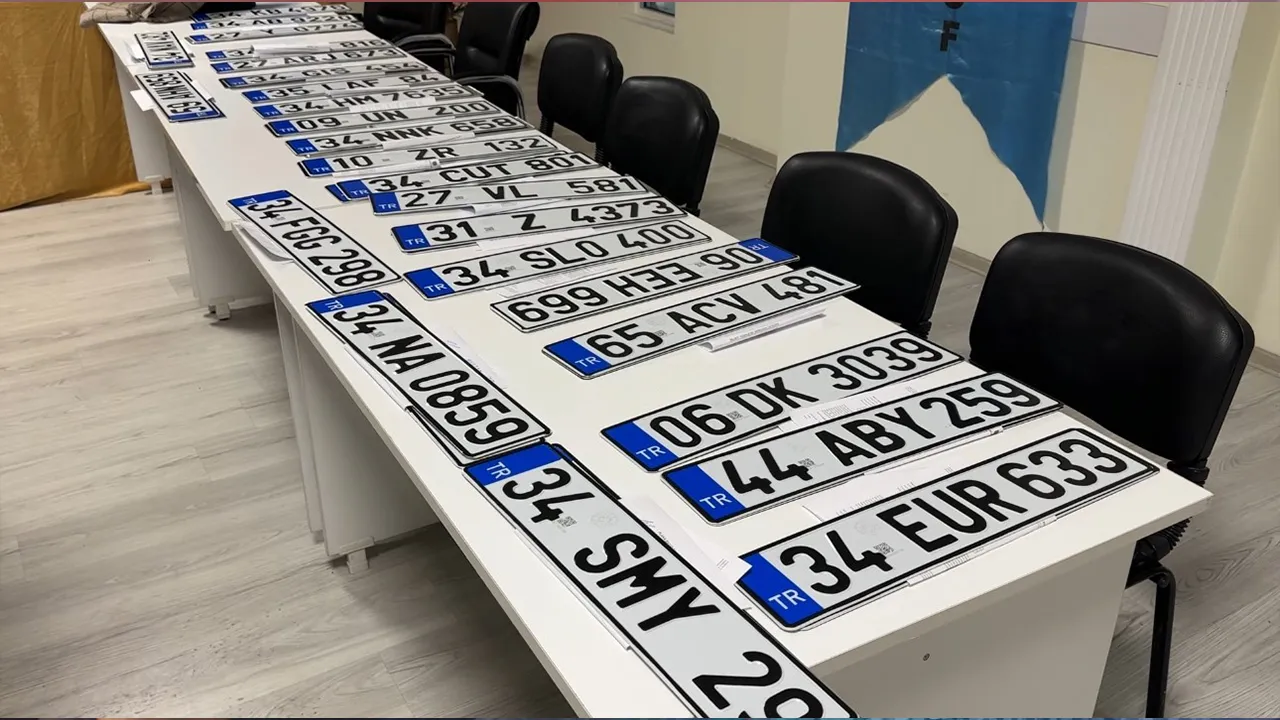 Son tarih 1 Nisan! 10 dakikalık ‘APP plaka’ mesaisi sürüyor 