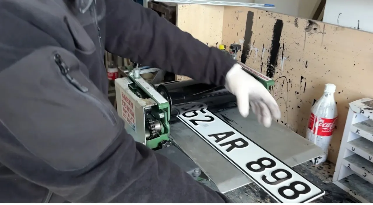 Son tarih 1 Nisan! 10 dakikalık ‘APP plaka’ mesaisi sürüyor