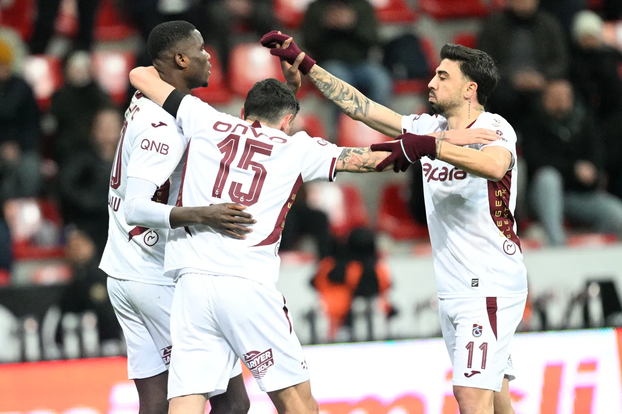 Trabzonspor, Süper Lig'de 25 hafta sonunda 54 puanla 3'üncü sırada yer alıyor.