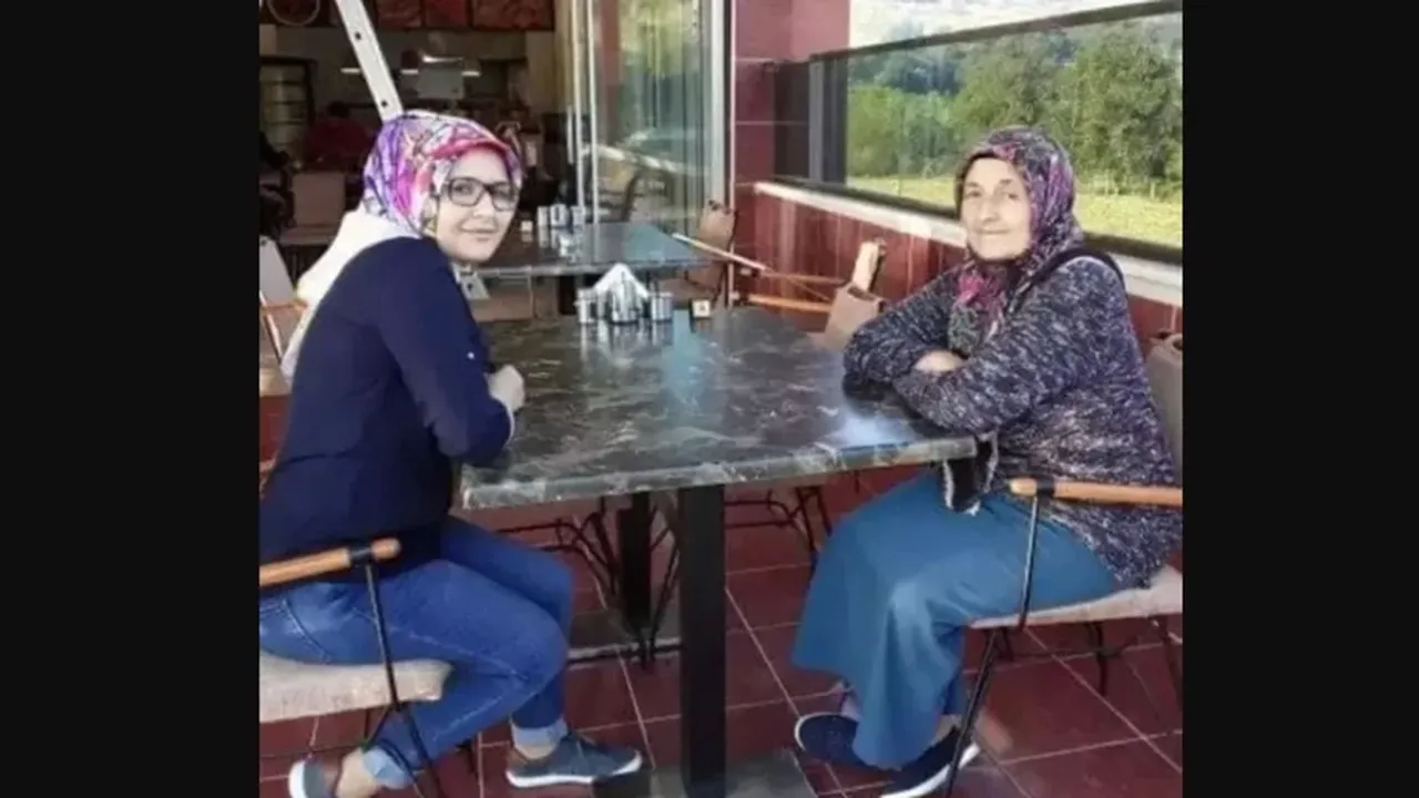 Rabia Çataklı ve annesi