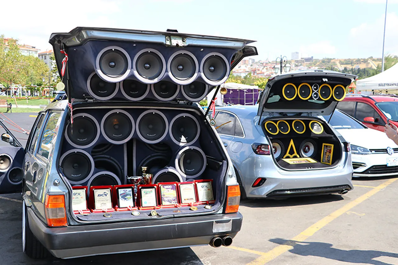 Araçlara sonradan görüntü ve ses sistemi taktıranlar dikkat! 21 bin TL cezası var