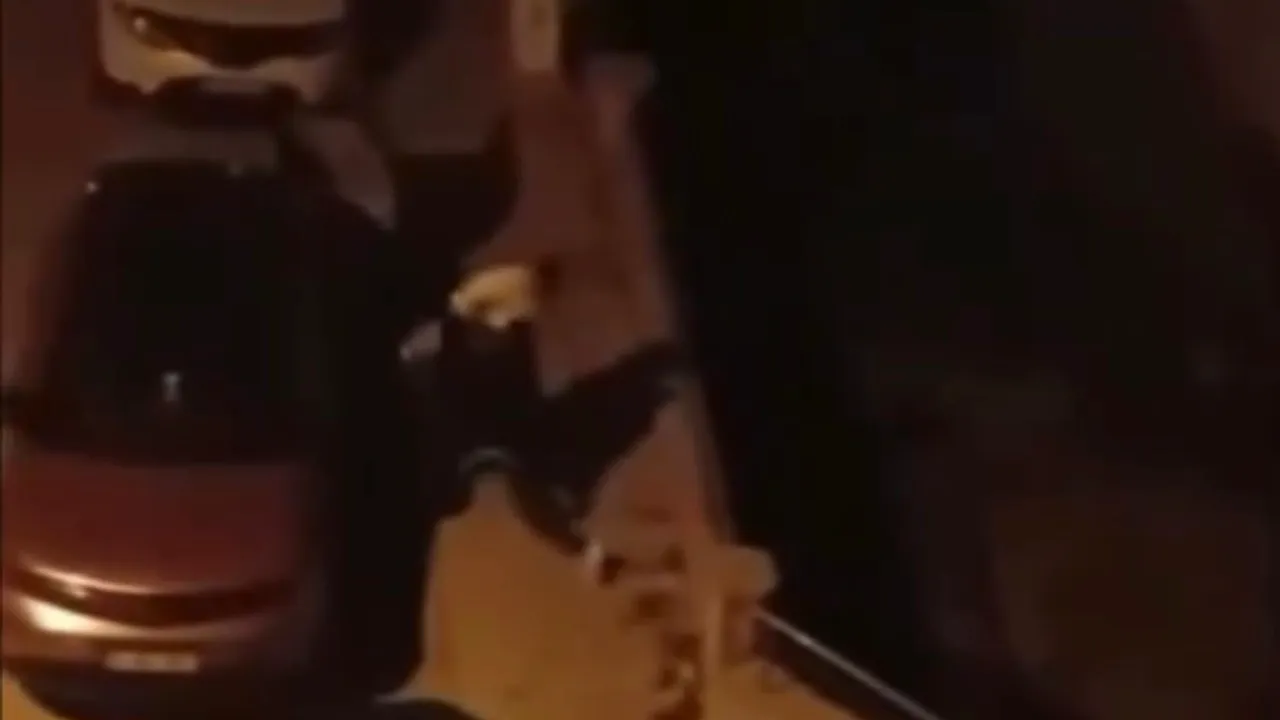 Çankırı'da sokak ortasında iki grup birbirine girdi! Kavga anları kamerada