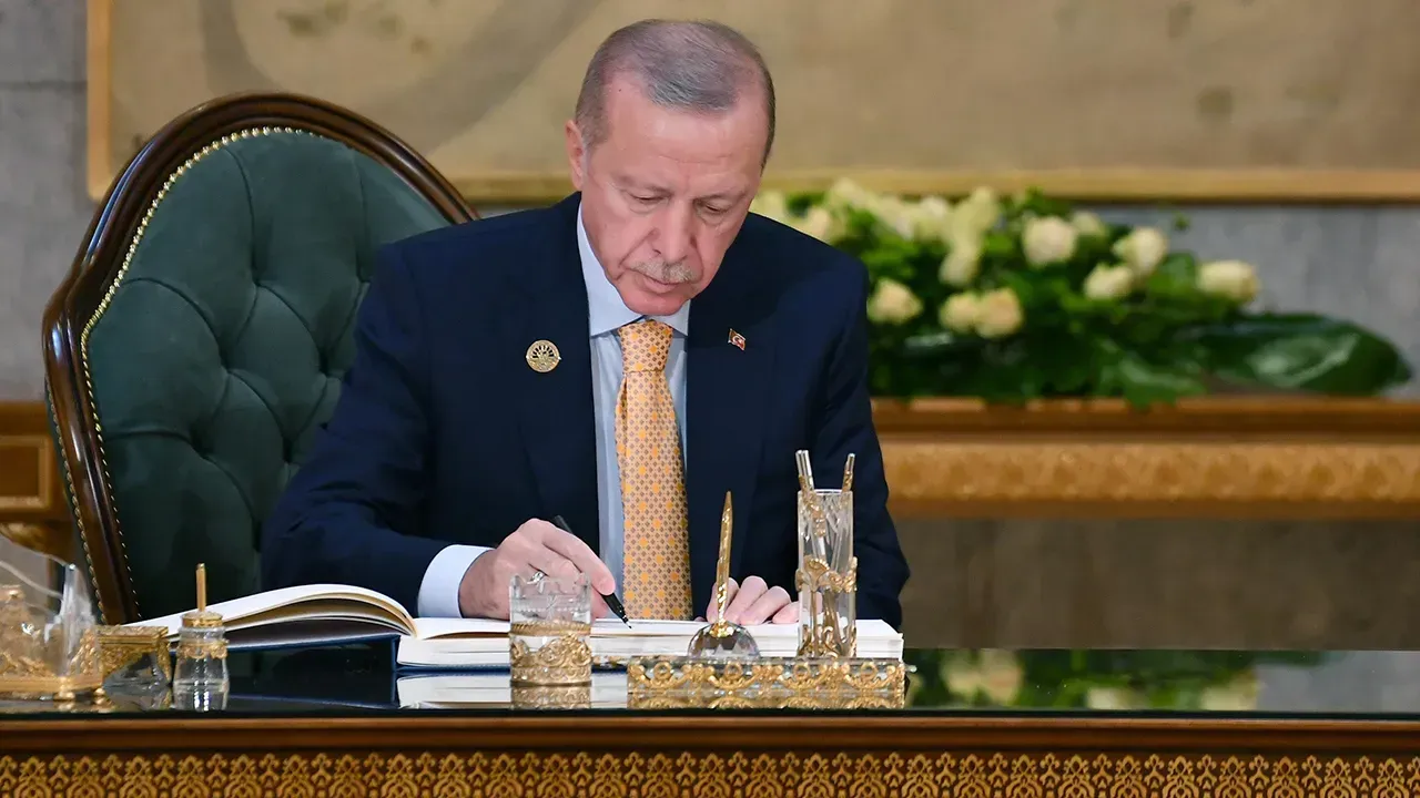 CHP İLE ARADA 10 PUAN FARK!