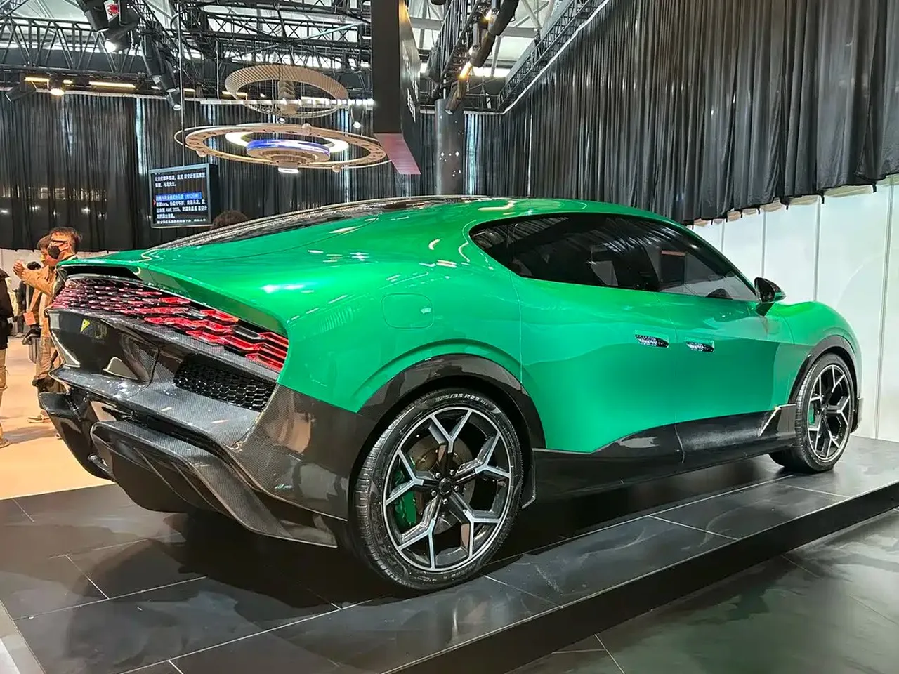 Elektrikli süpürge üreticisinin otomobil şovu devam ediyor: Katı halk bataryalı yeni SUV