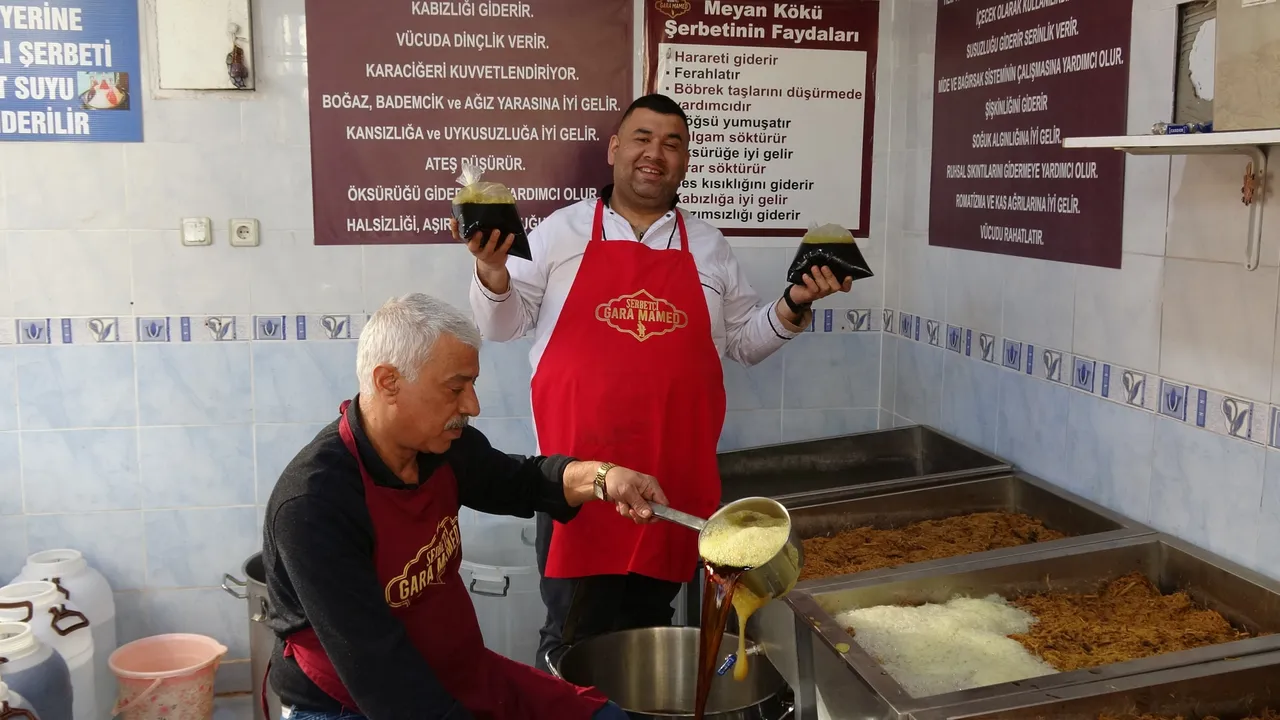 Faydaları saymakla bitmiyor: İftar sofralarının vazgeçilmezi meyan şerbeti