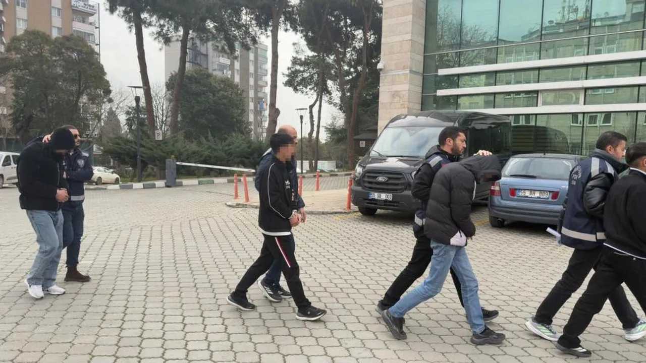 İnternetten araç kiralamak istedi! 500 bin lirasından oldu: 5 gözaltı