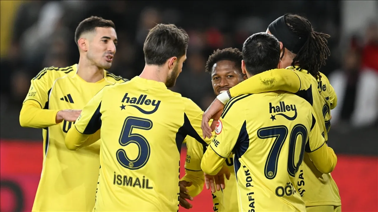 İşte muhtemel 11! Fatih Karagümrük Fenerbahçe maçı nerede izlenir, hangi kanalda canlı yayınlanacak?