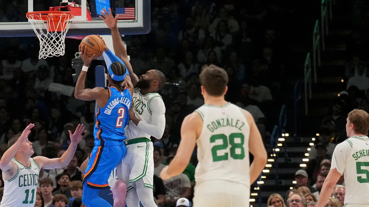 NBA'de tarihi gece: Shai Gilgeous-Alexander 63 yıllık rekoru kırdı