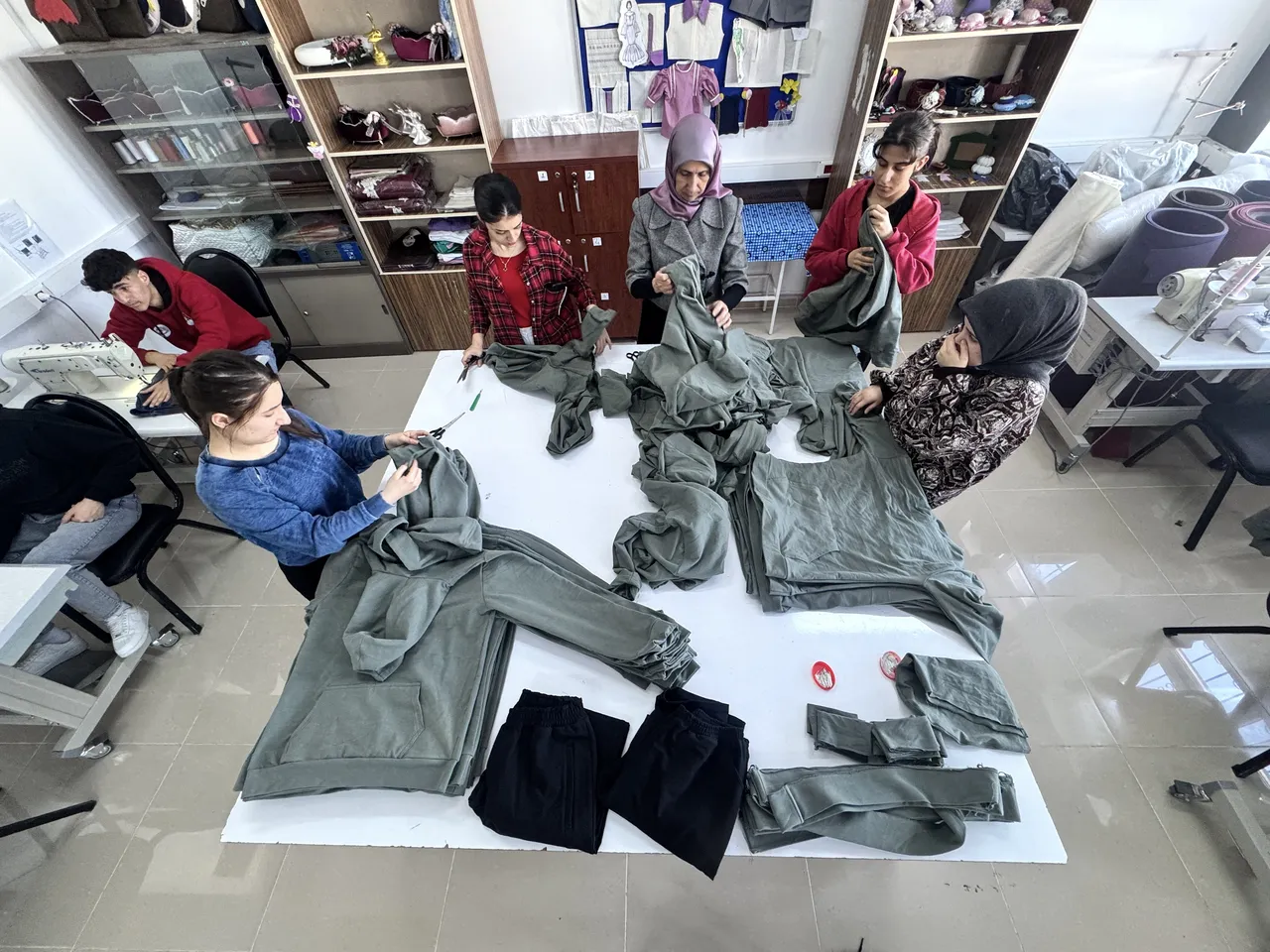 Sosyal hayatın içinde sessiz bir imza: İşitme engelli gençlerin el emeği göz nuru eserleri