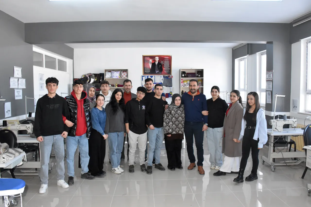 Sosyal hayatın içinde sessiz bir imza: İşitme engelli gençlerin el emeği göz nuru eserleri