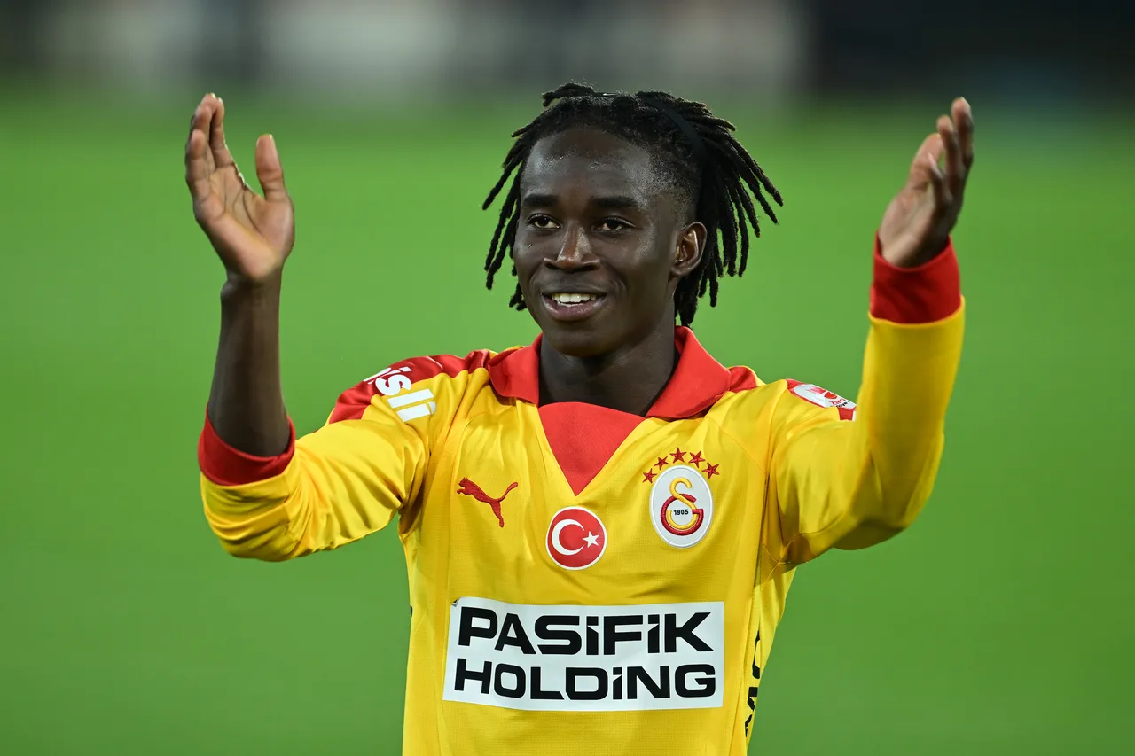 Galatasaray, Gine-Bissaulu oyuncu Renato Nhaga ile 4,5 yıllık sözleşme imzaladı.