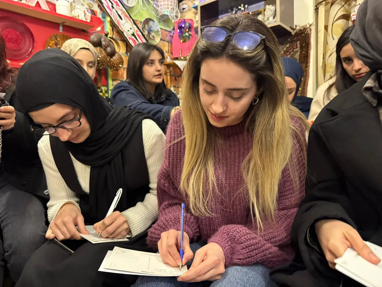 Telefona değil, kağıda sarıldılar: Iğdır’da nostalji rüzgarı