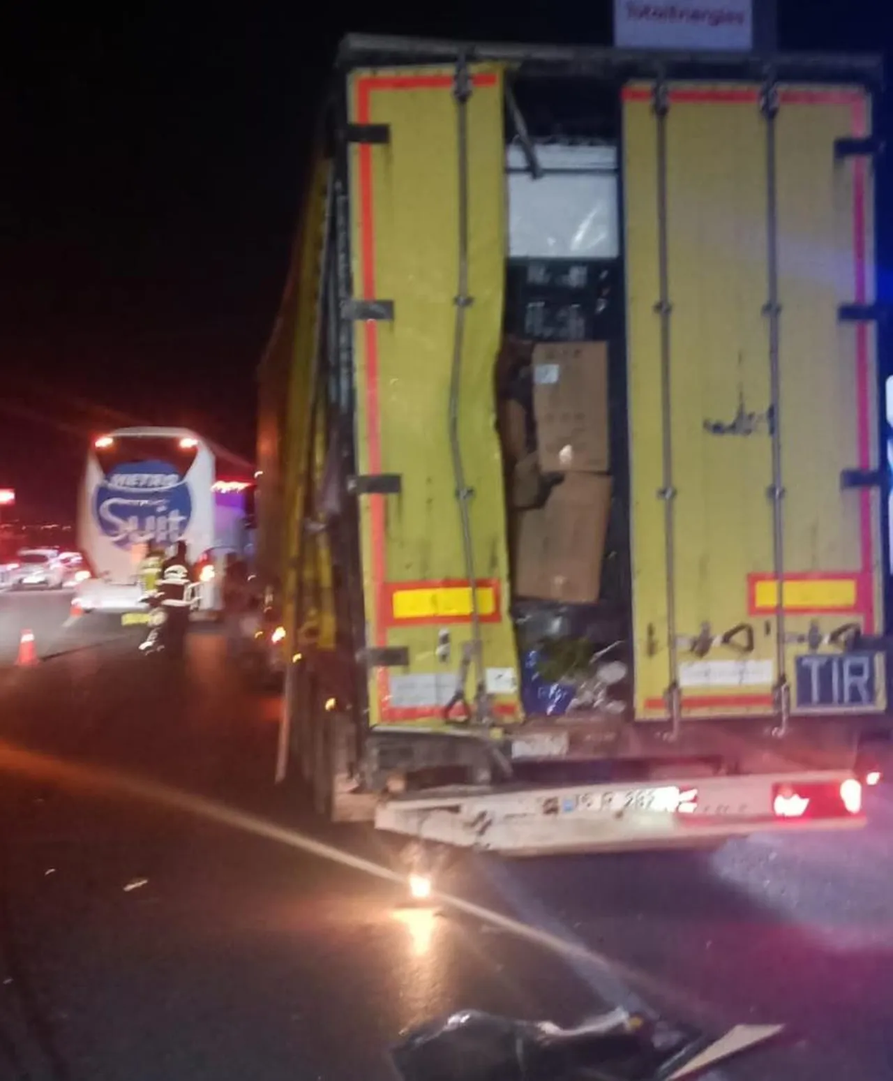 Amasya'da yolcu otobüsü tırla çarpıştı! Çok sayıda yaralı var