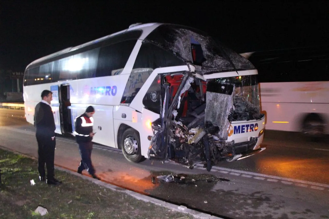 Amasya'da yolcu otobüsü tırla çarpıştı! Çok sayıda yaralı var