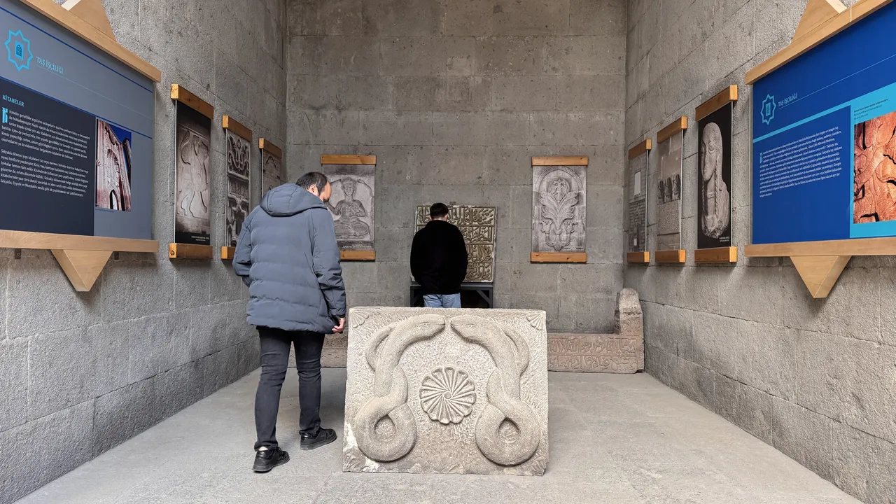 Anadolunun en eski tıp okulu: Gevher Nesibe Şifahanesi ziyaretçilerini geçmişe yolculuğa çıkarıyor