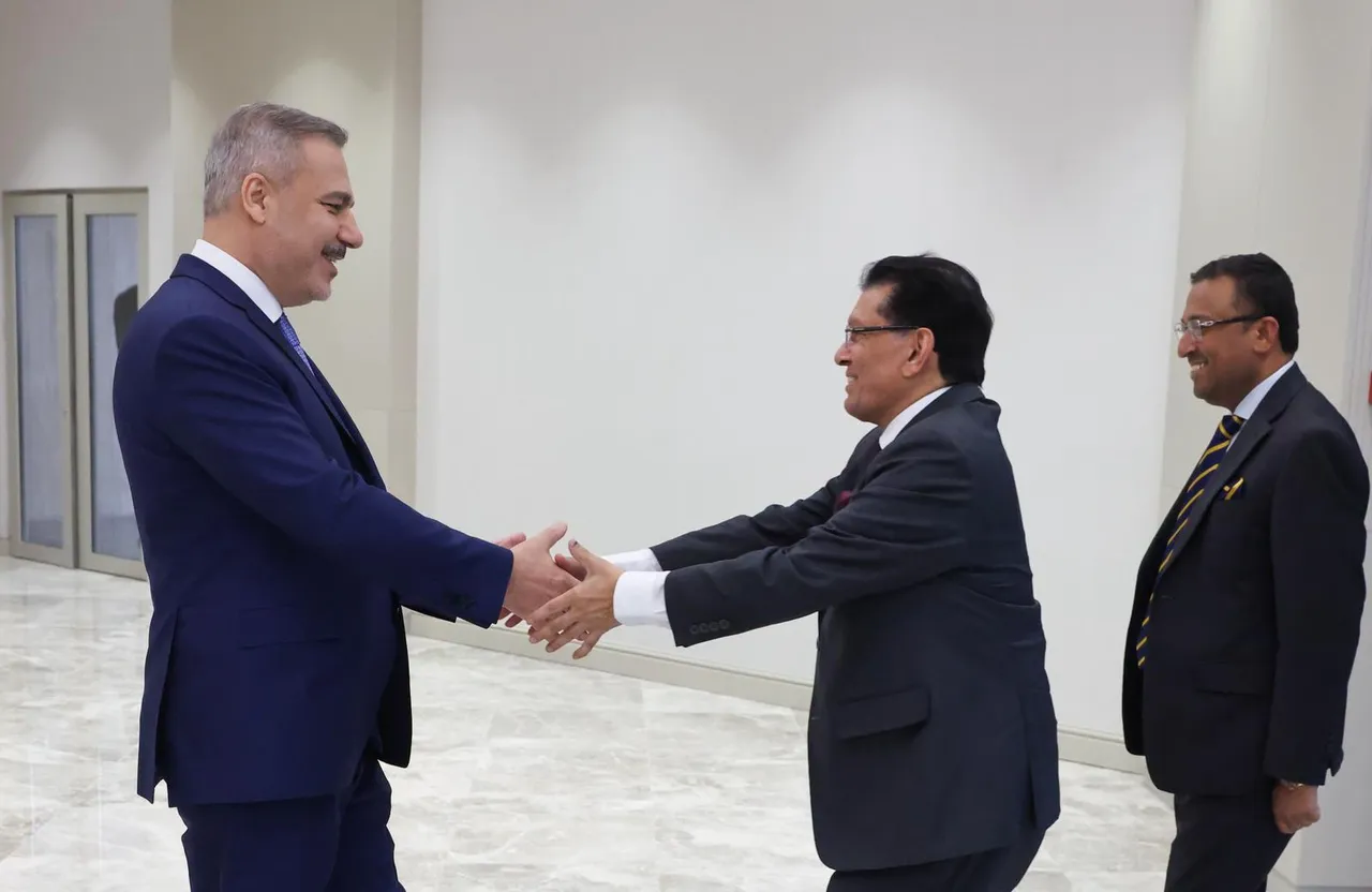 Dışişleri Bakanı Fidan, Bangladeşli mevkidaşı Rahman ile görüştü