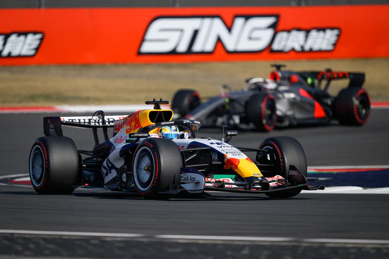 Formula 1 Dünya Şampiyonası Çin Grand Prix'sindeki sprint yarışını, Mercedes'ten George Russell kazandı.