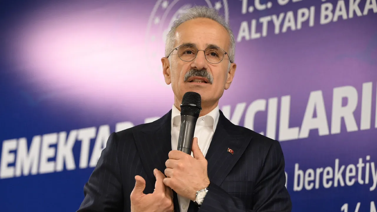 Hürmüz Boğazı’nda Türk gemileri için kritik takip! Bakan Uraloğlu açıkladı