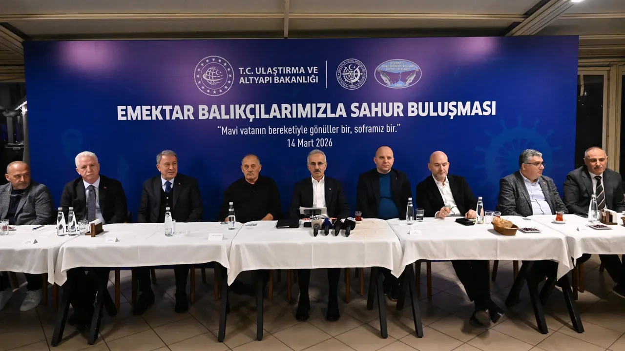 Hürmüz Boğazı’nda Türk gemileri için kritik takip! Bakan Uraloğlu açıkladı