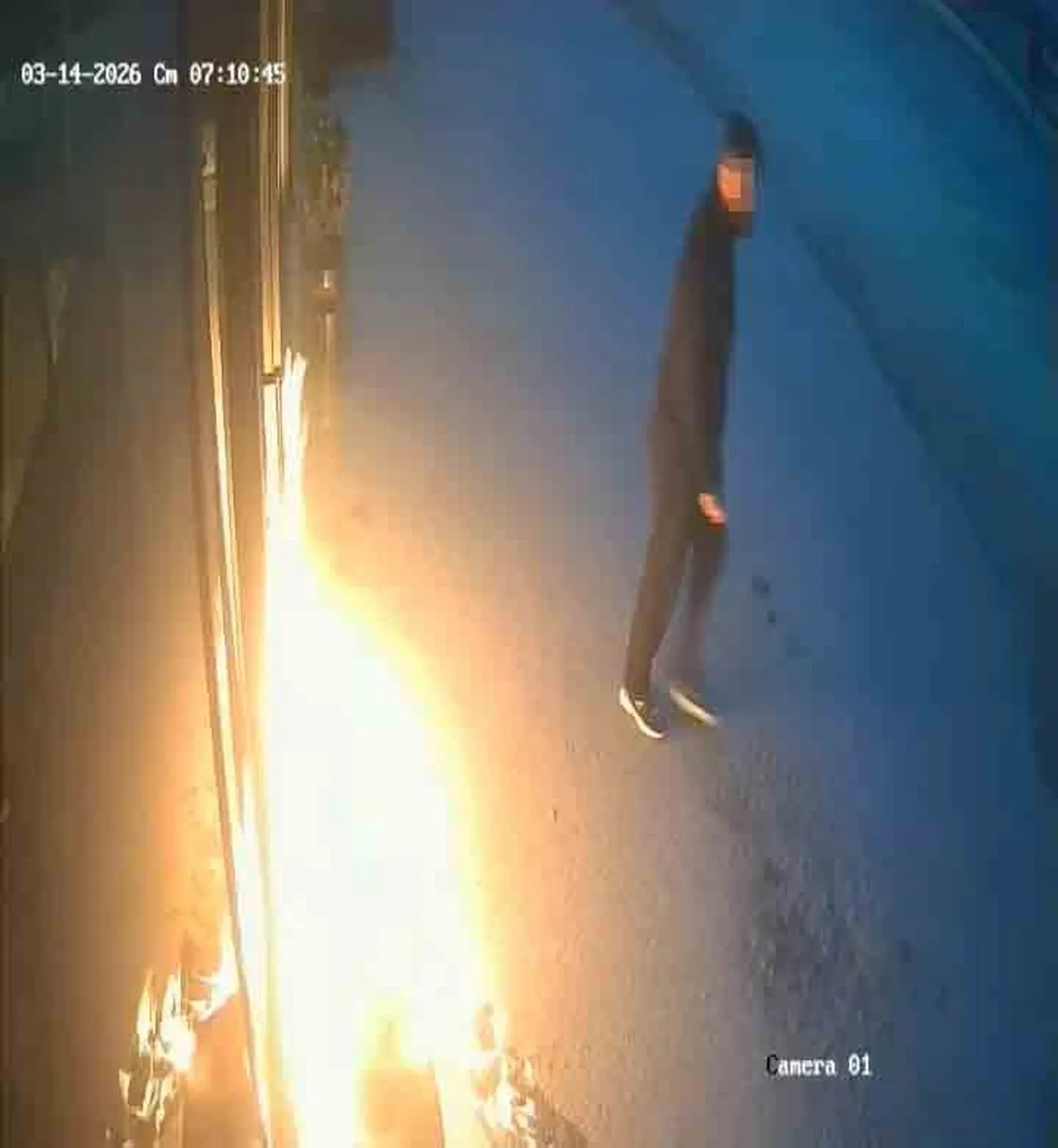 İki pizza şubesini gözünü kırpmadan yaktı! Kundakçı kamerada