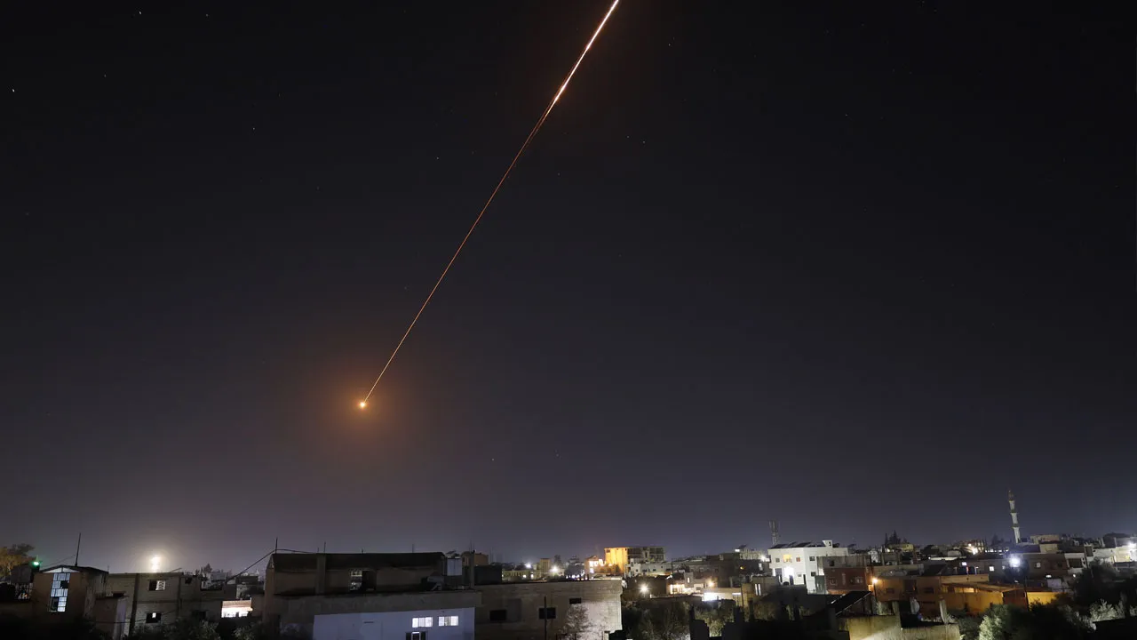 İran, ABD ve İsrail askerlerine ait 500 noktayı vurdu