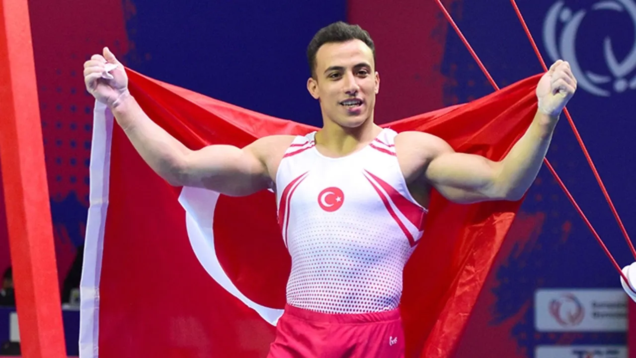 Milli cimnastikçi Adem Asil'den altın madalya