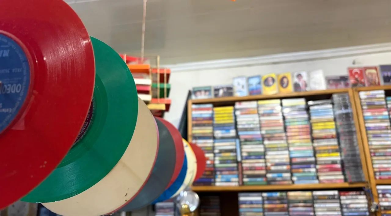 Neşet Ertaş’ı bulamadı, dükkan açtı: Bir 