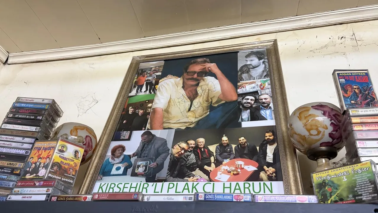 Neşet Ertaş’ı bulamadı, dükkan açtı: Bir  ihtiyaçtan  doğan 20 yıllık plak imparatorluğu