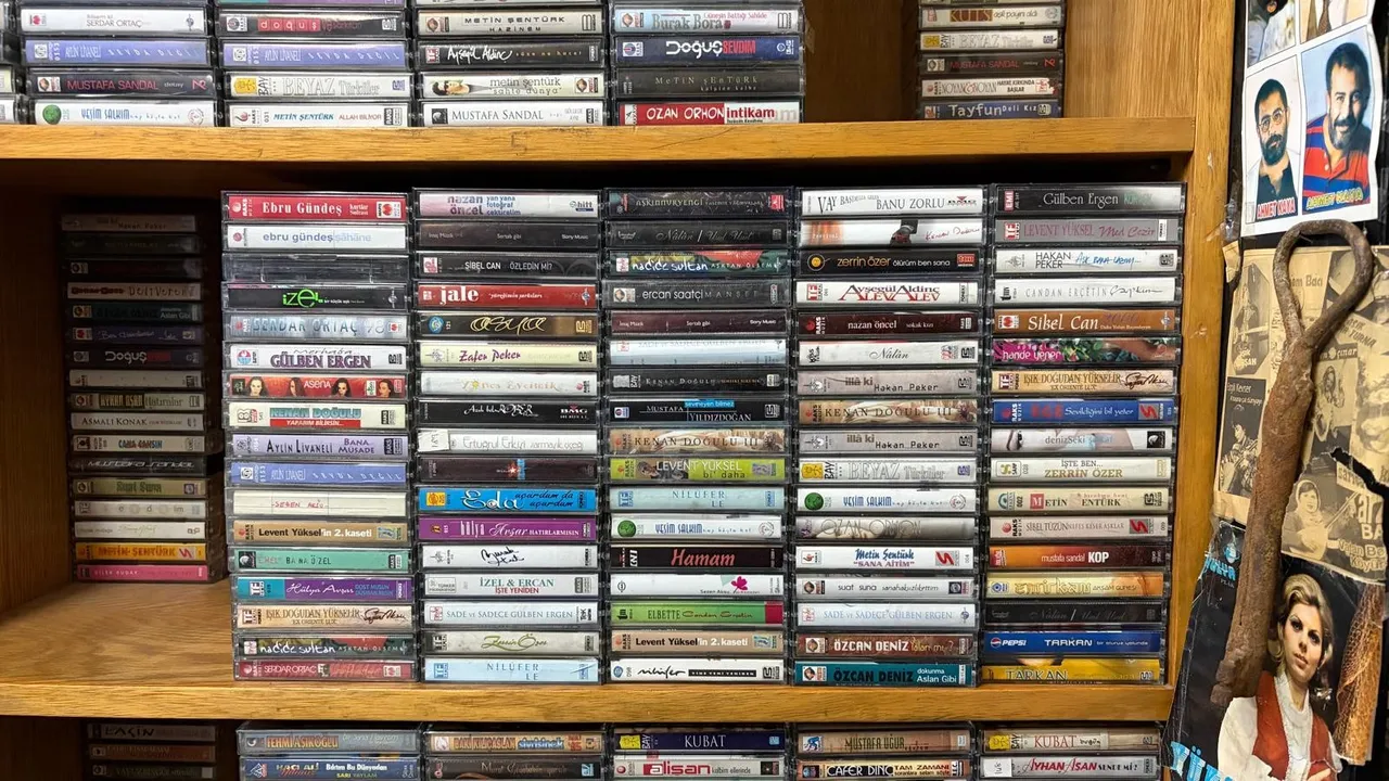 Neşet Ertaş’ı bulamadı, dükkan açtı: Bir  ihtiyaçtan  doğan 20 yıllık plak imparatorluğu