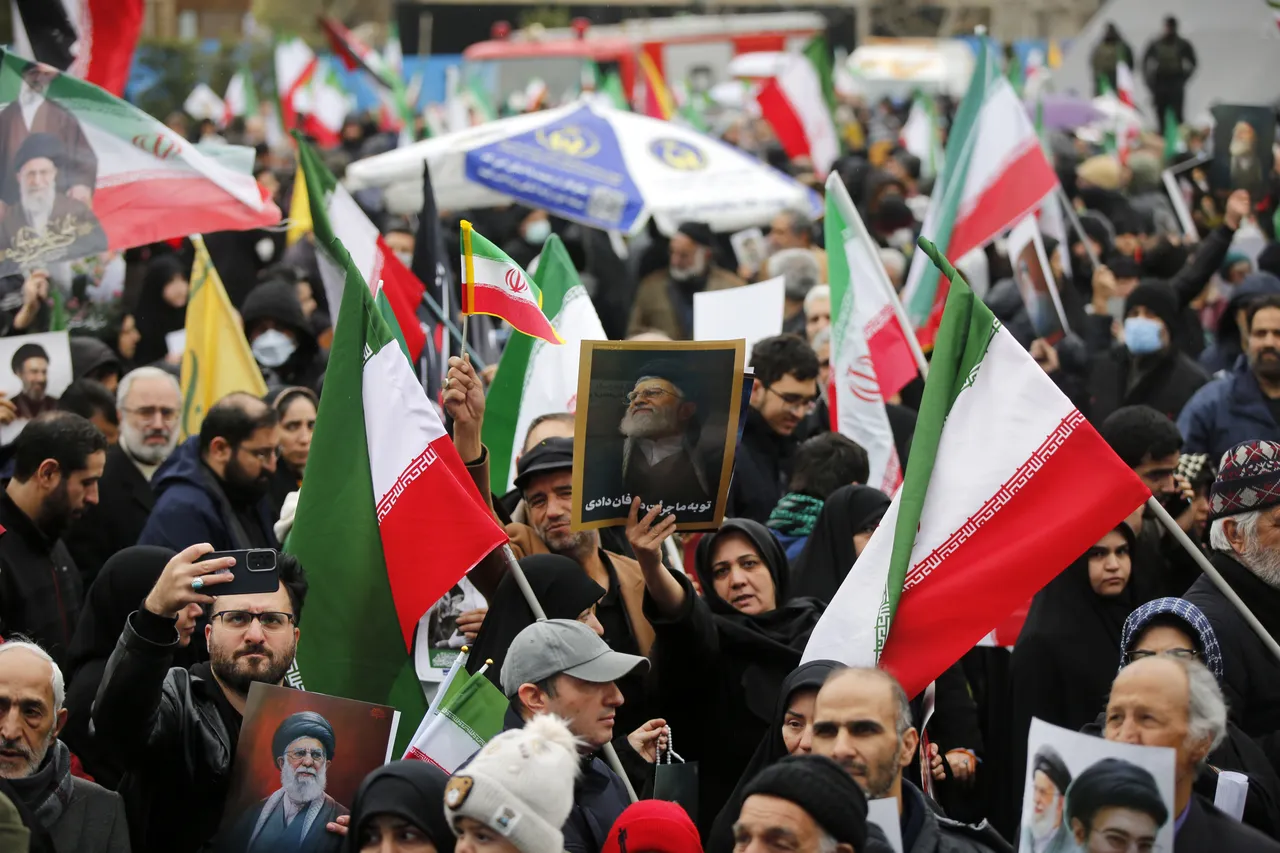 Tehditler işe yaramadı! İran halkı meydanları terk etmedi