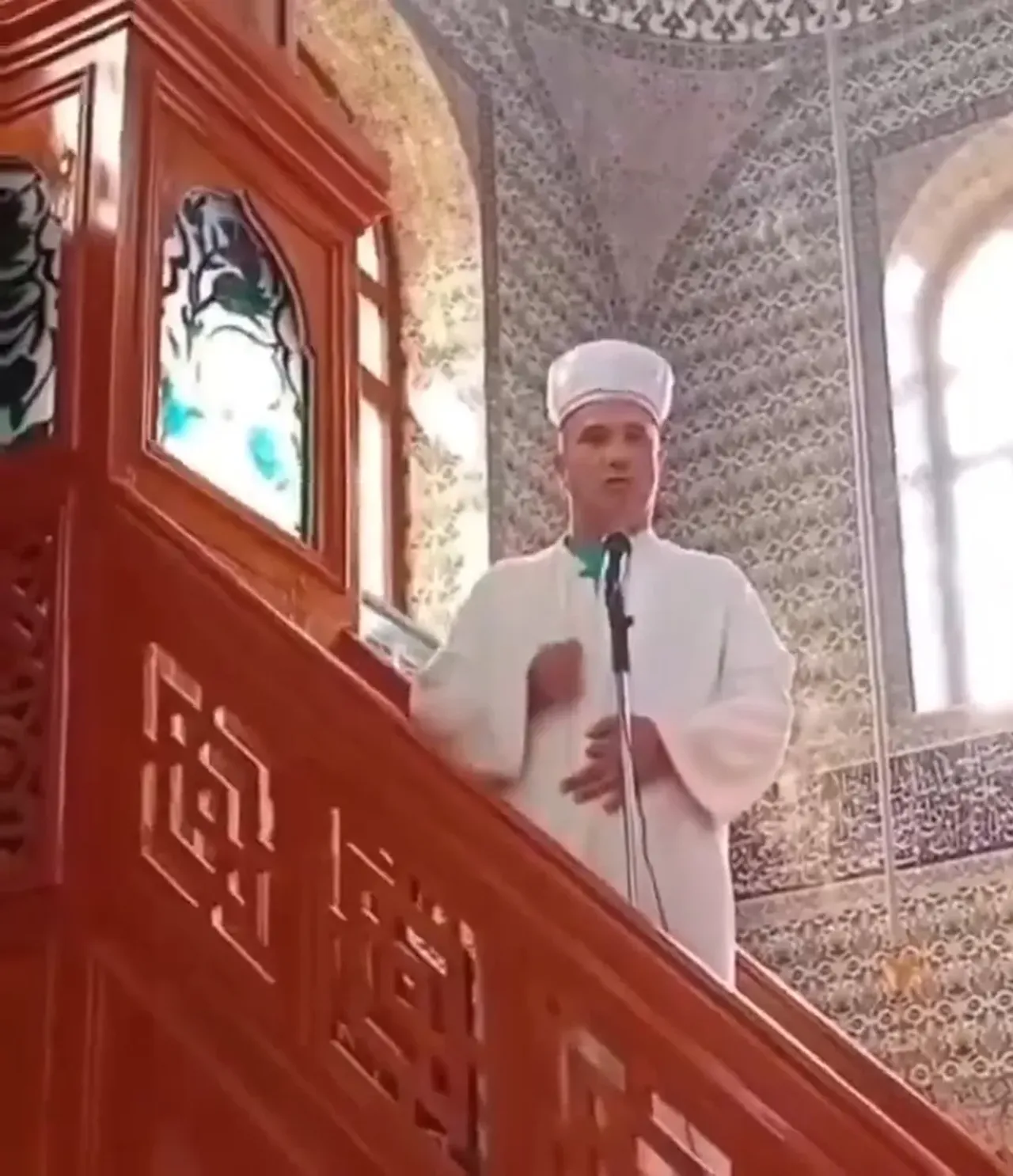 Trabzon’da cemaat imamı çileden çıkardı! Ağzına geleni saydı