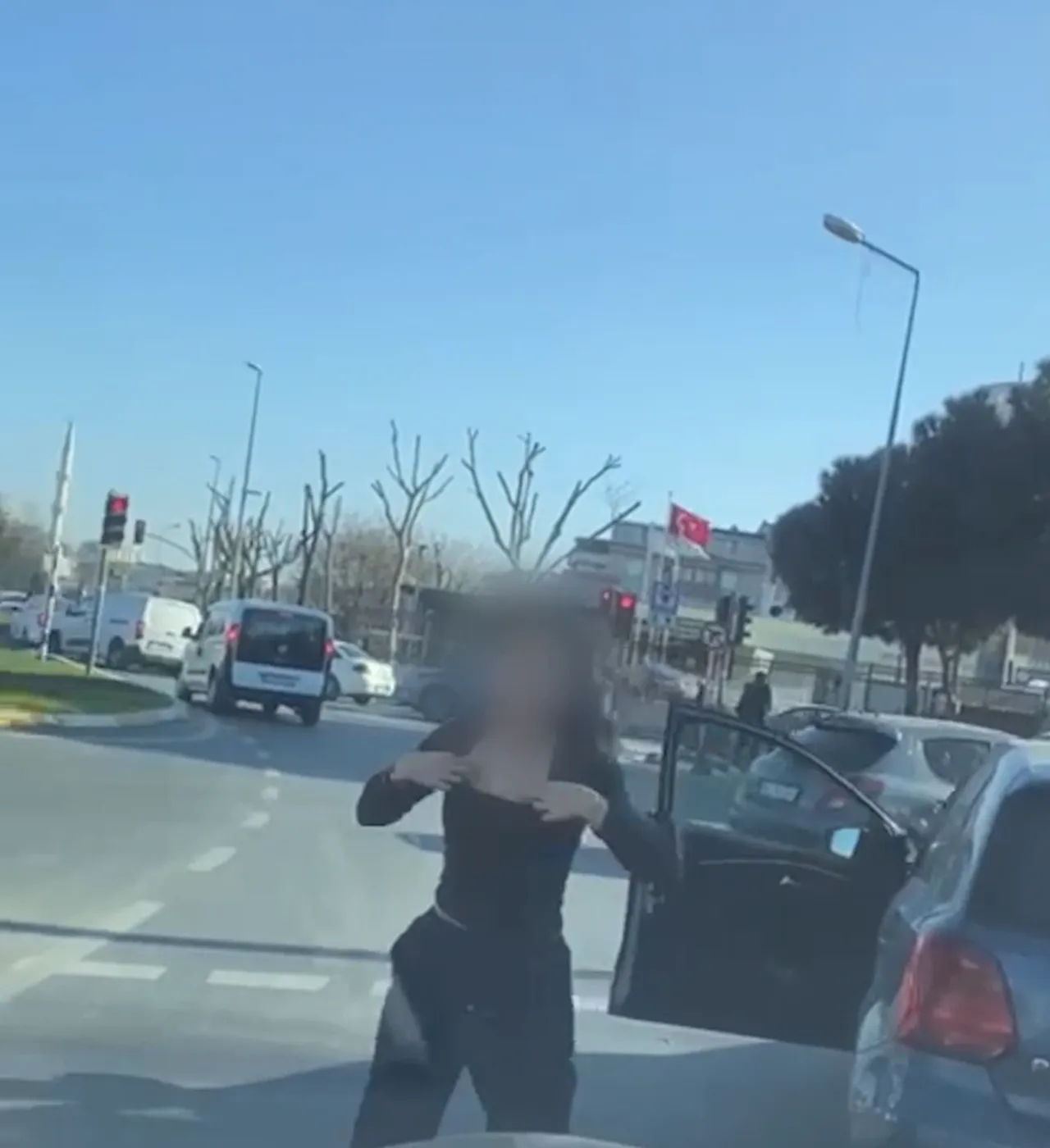 Yeni kurallar tek tek uygulanıyor! Araçtan inerek saldırdı, 180 bin lira ceza yedi