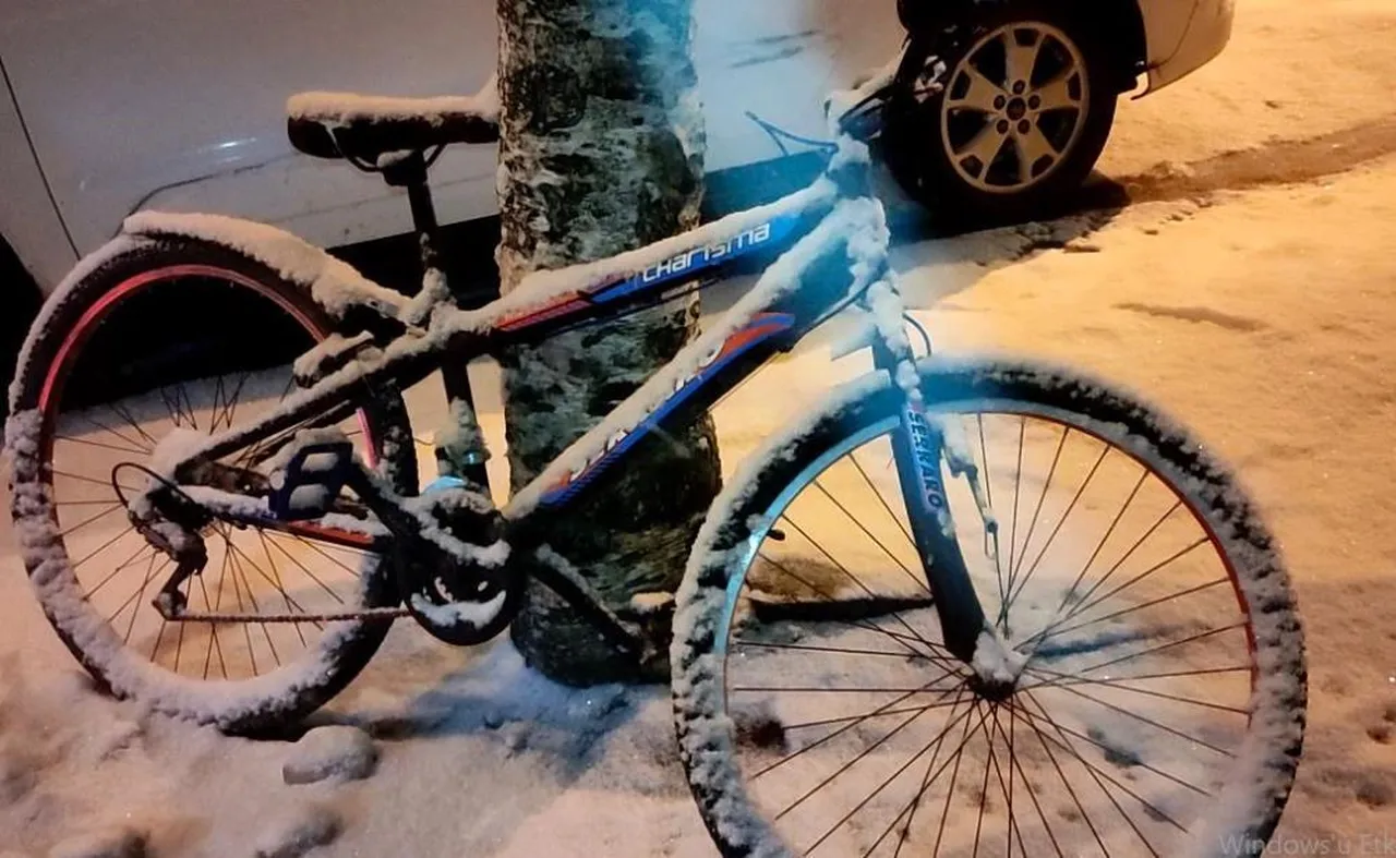 Ardahanda kar yeniden başladı! Kent gece yarısı beyaz örtü ile kaplandı
