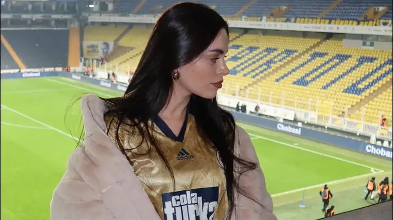 Fenerbahçe’nin kalecisi Ederson’un eşi Lais Moraes tehdit mesajları aldığını açıkladı