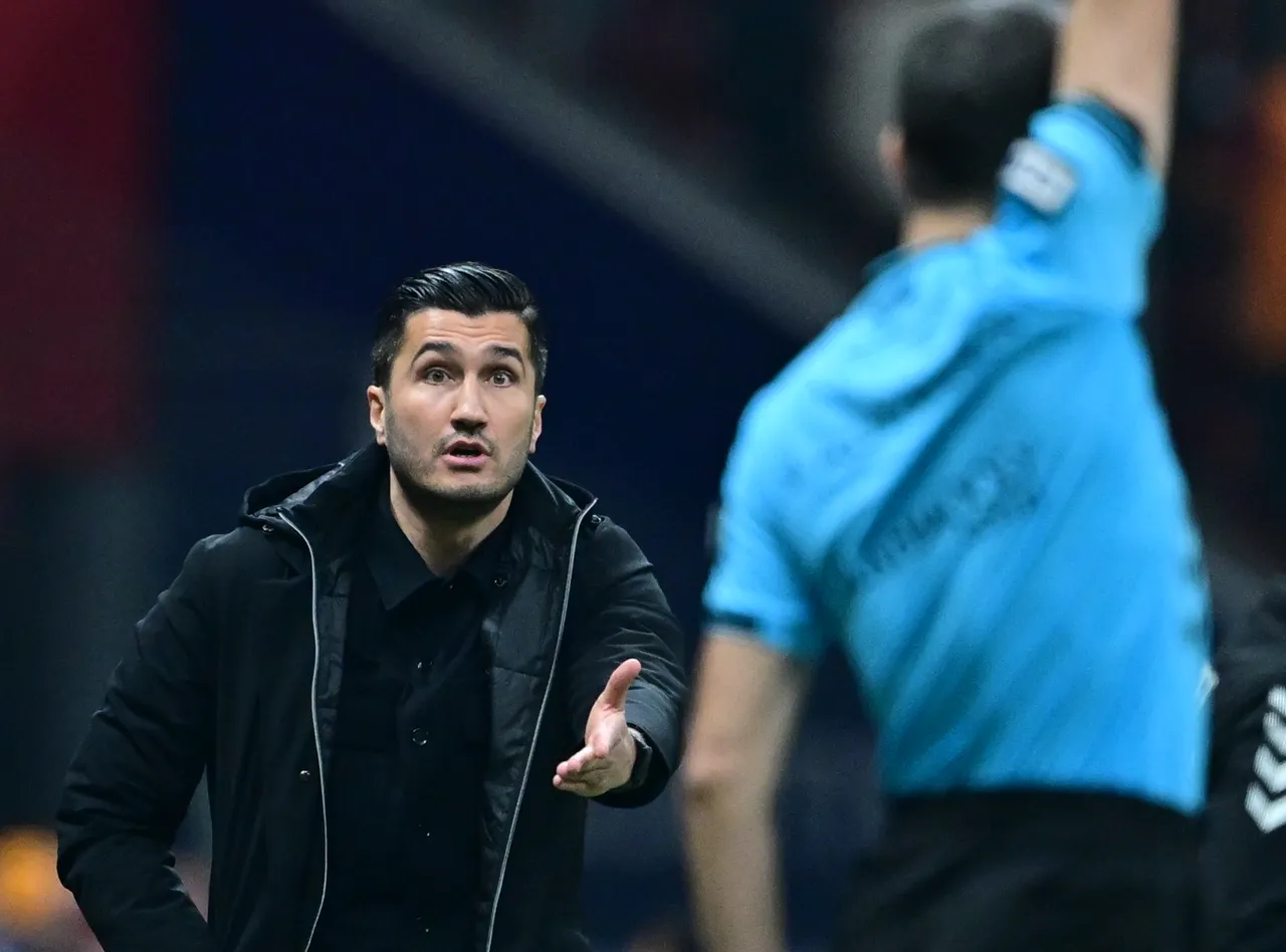 Galatasaray-Başakşehir maçında dikkat çeken hakem kararları: 2. sarı kart gelmemeliydi